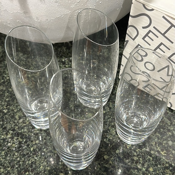 BOMSHBEE 4pc SLOAN champagne, flutes new with box Christmas gift new years - Picture 3 of 8